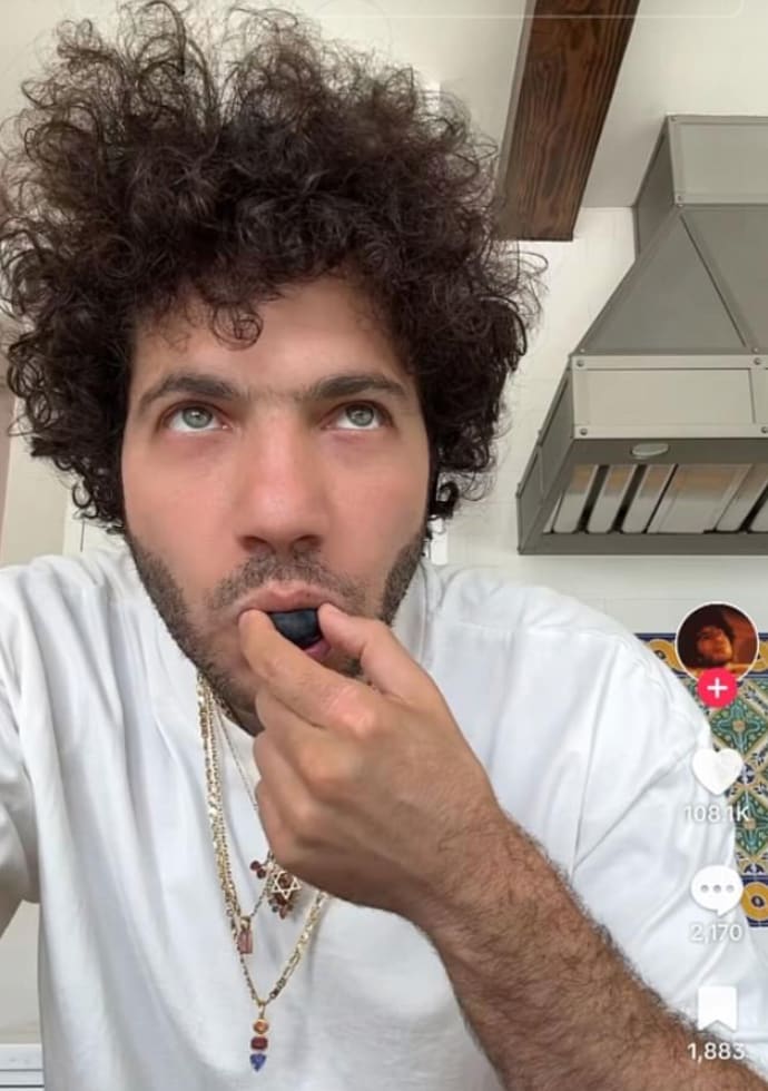 Fans call out Benny Blanco for viral $200 blueberry video