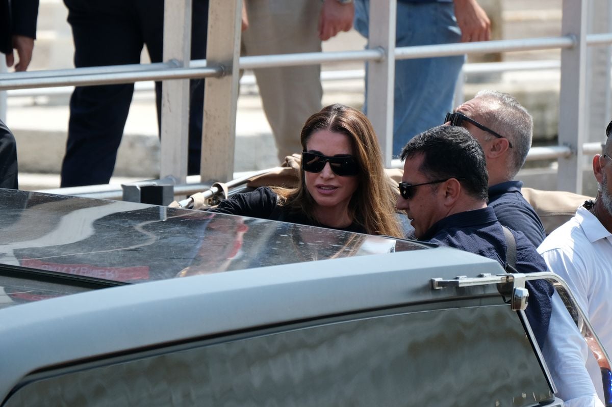 VENICE, ITALY - JUNE 26: Queen Rania al Abdullah of Jordan  arrives at Venice Marco Polo airport ahead of Jeff Bezos and Lauren Sanchez Wedding on June 26, 2025 in Venice, Italy. (Photo by Stefano Mazzola/GC Images)