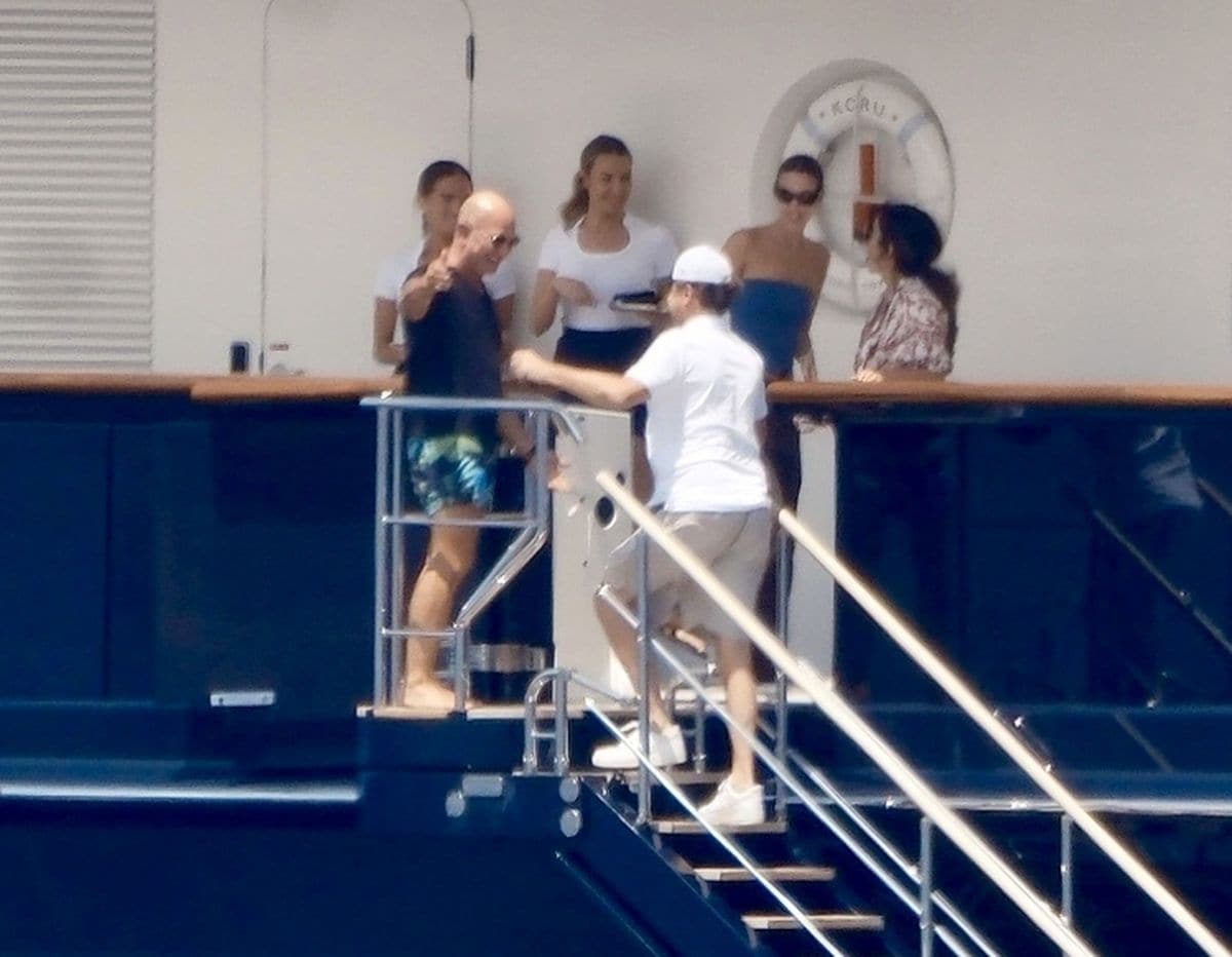 

Billionaire Jeff Bezos and his wife Lauren Sánchez warmly welcomed Leonardo DiCaprio and his girlfriend Vittoria Ceretti aboard their luxurious mega yacht. 
