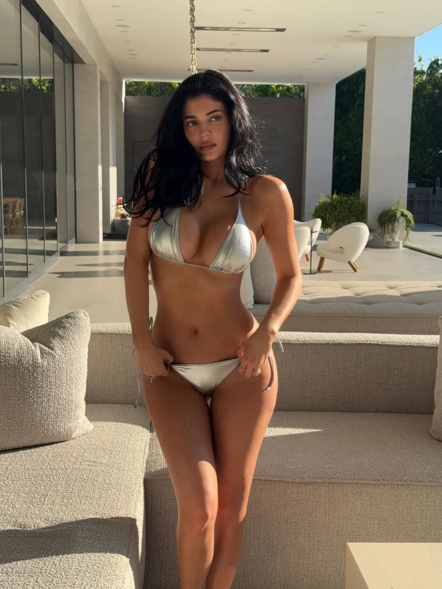 Kylie Jenner slips into daring bikini as rumors swirl about her on-off romance with Timothée Chalamet