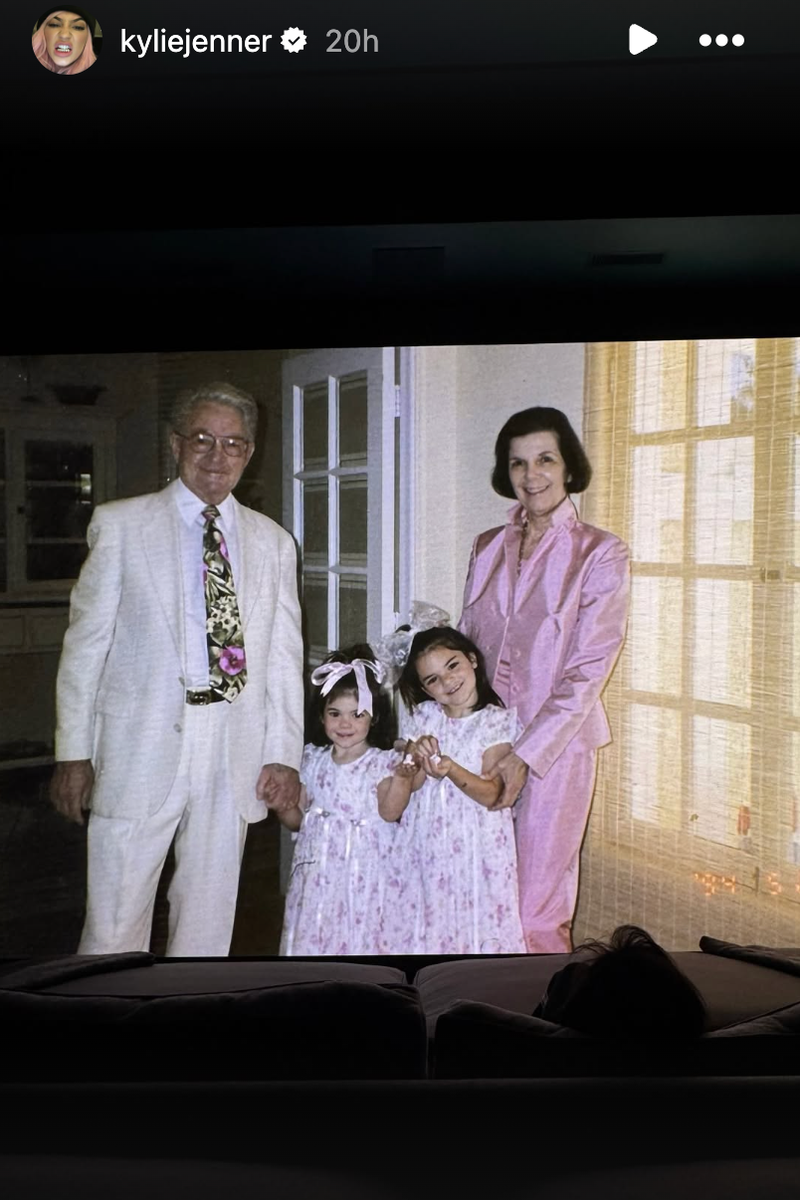 Kylie Jenner honors MJ with throwback photos
