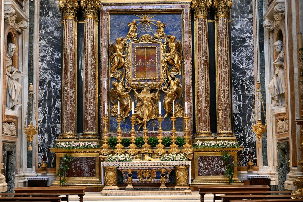 A picture shows the Pauline Chapel of the Saint Mary Major basilica