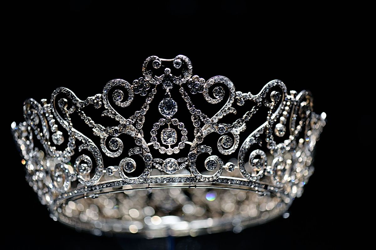 Commissioned in 1911 for Queen Mary, the Delhi Durbar Tiara was created for her appearance at the Delhi Durbar, a grand imperial assembly marking the coronation of King George V as Emperor of India.