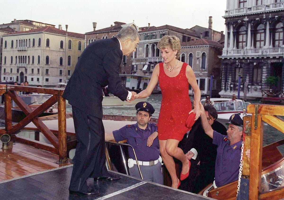 Princess Diana arriving at the Palazzo Grassi in Venice for a dinner, 8th June 1995. 