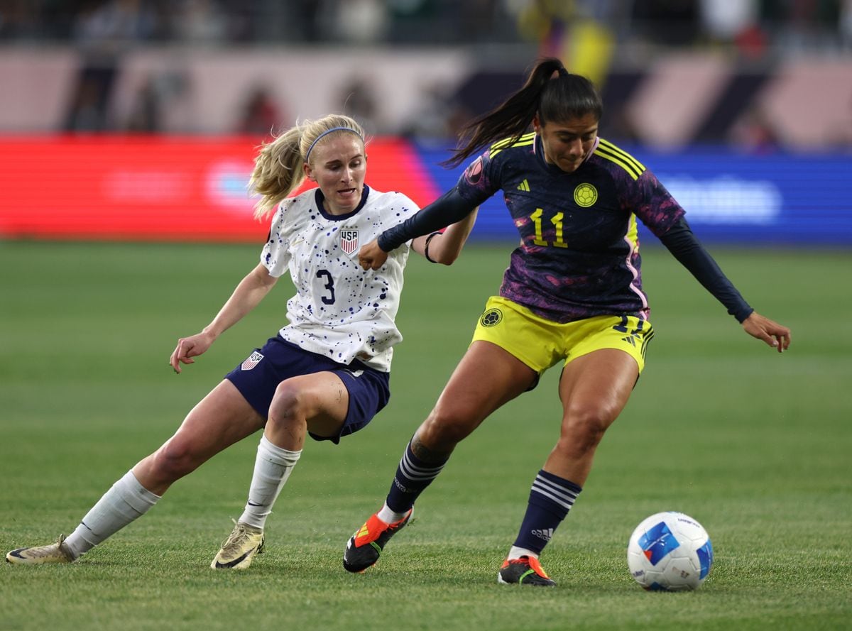 Jenna Nighswonger #3 of United States defends against Maria Usme #11 of Columbia during the quarterfinals 2024 Concacaf W Gold Cup at BMO Stadium on March 03, 2024 in Los Angeles, California. (Photo by Harry How/Getty Images)