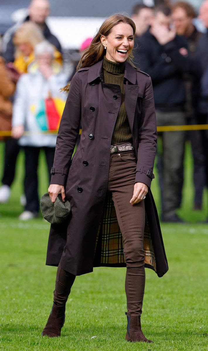 The Chocolate Brown Trench Coat That Nails Autumn Dressing