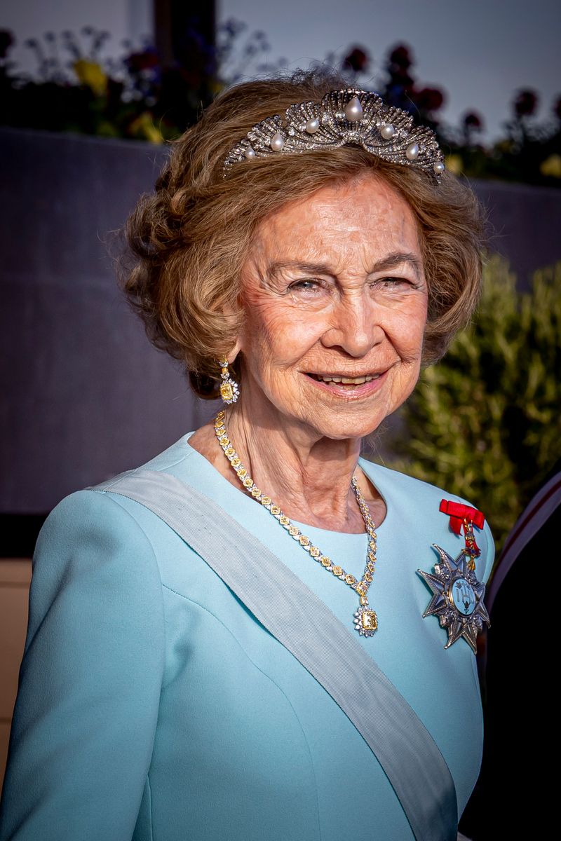 A closer look at the La Chata tiara, a 19th-century jewel once belonging to Infanta Isabel and now a cornerstone of the Spanish royal collection.