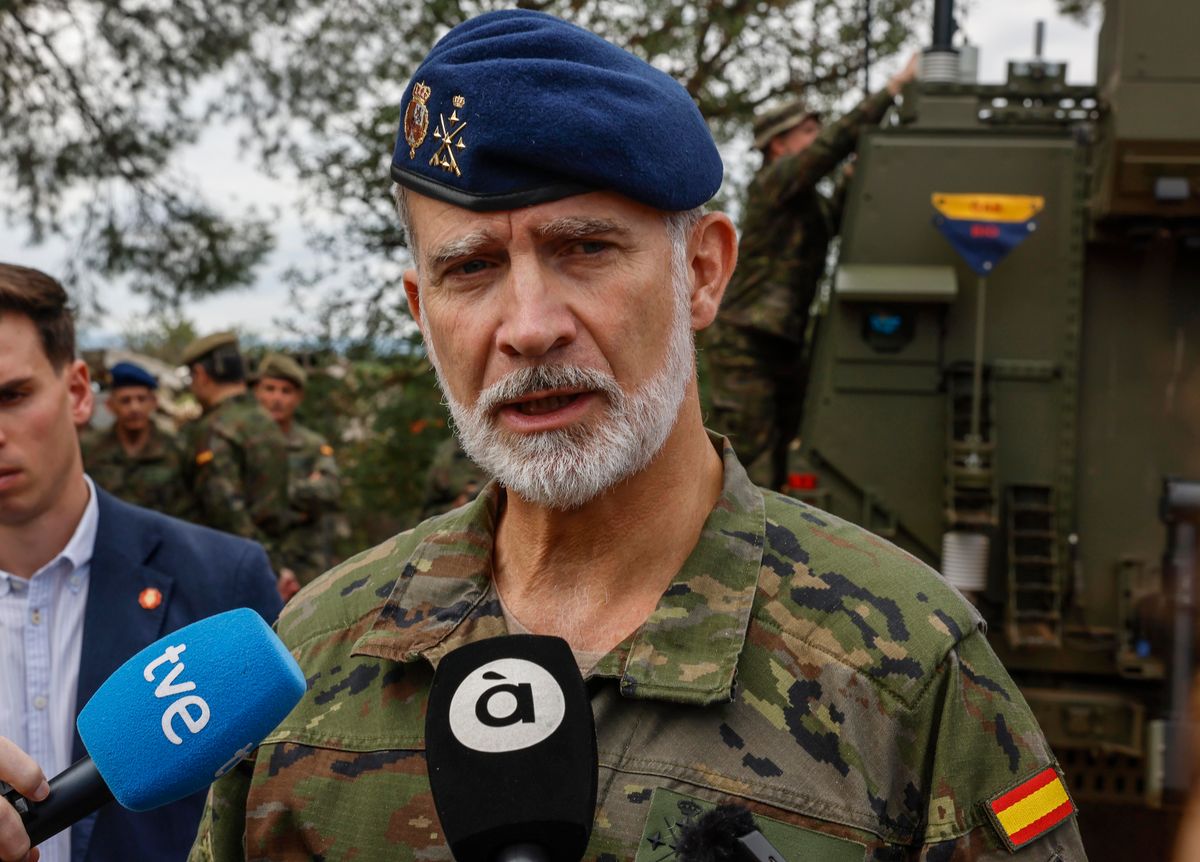 King Felipe addressing the press in Valencia