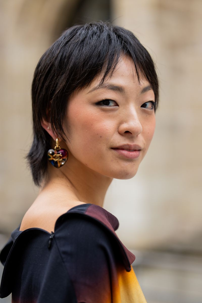 Mixie Cut: Edgy blend of pixie and mullet.