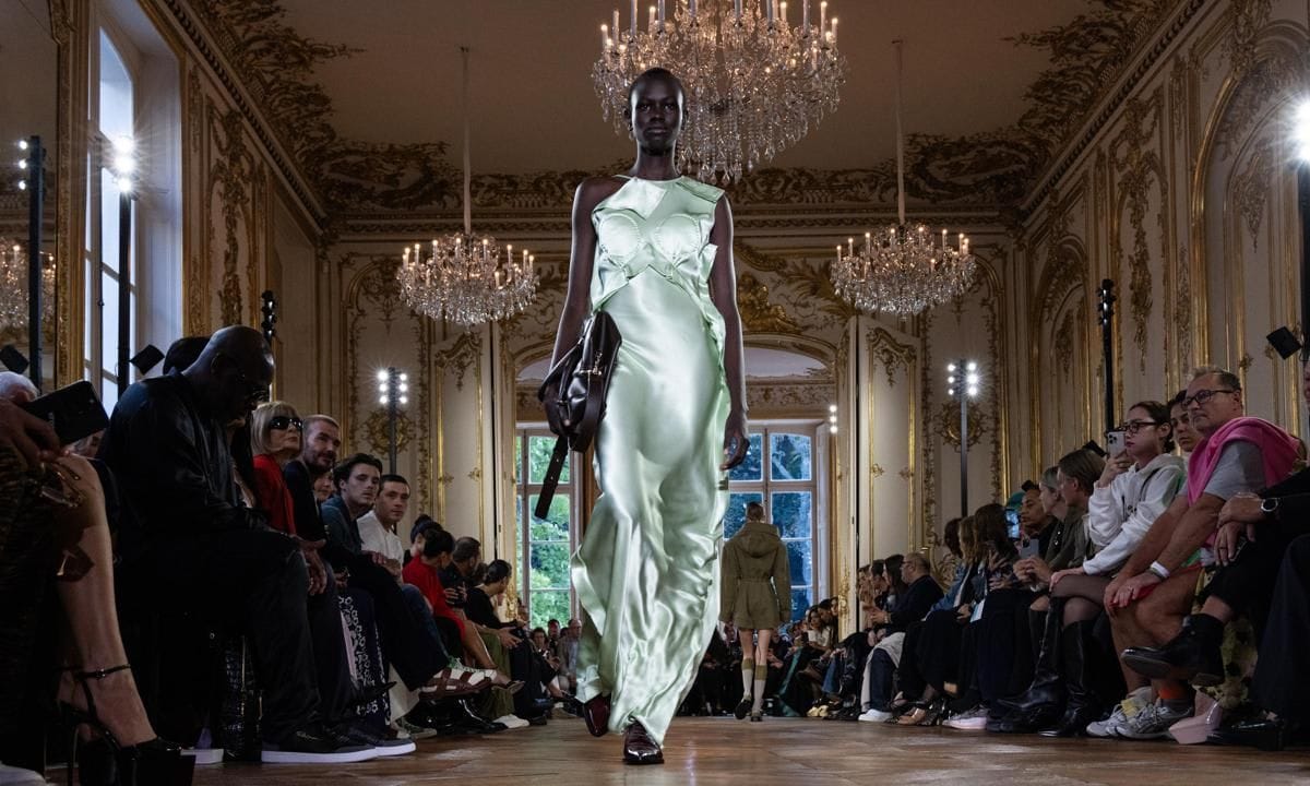 Victoria Beckham : Runway   Paris Fashion Week   Womenswear Spring/Summer 2024