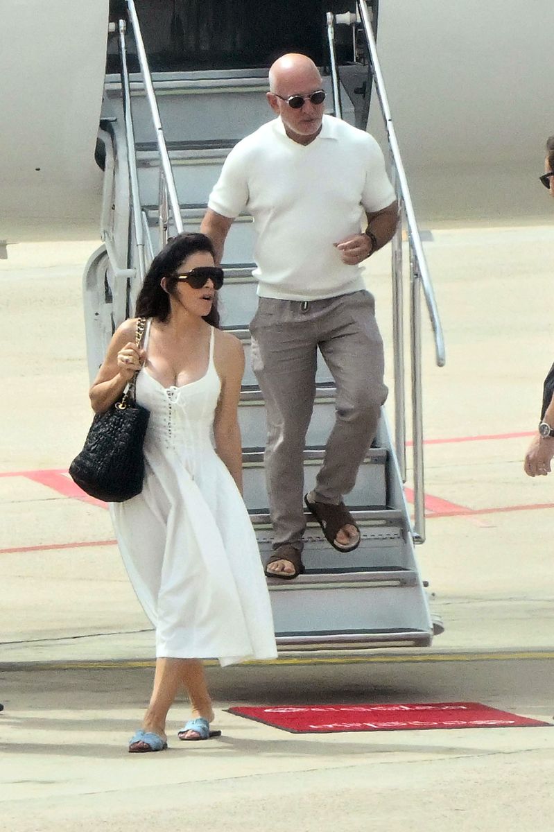 Lauren Sánchez and Jeff Bezos Coordinate in Breezy Summer Whites