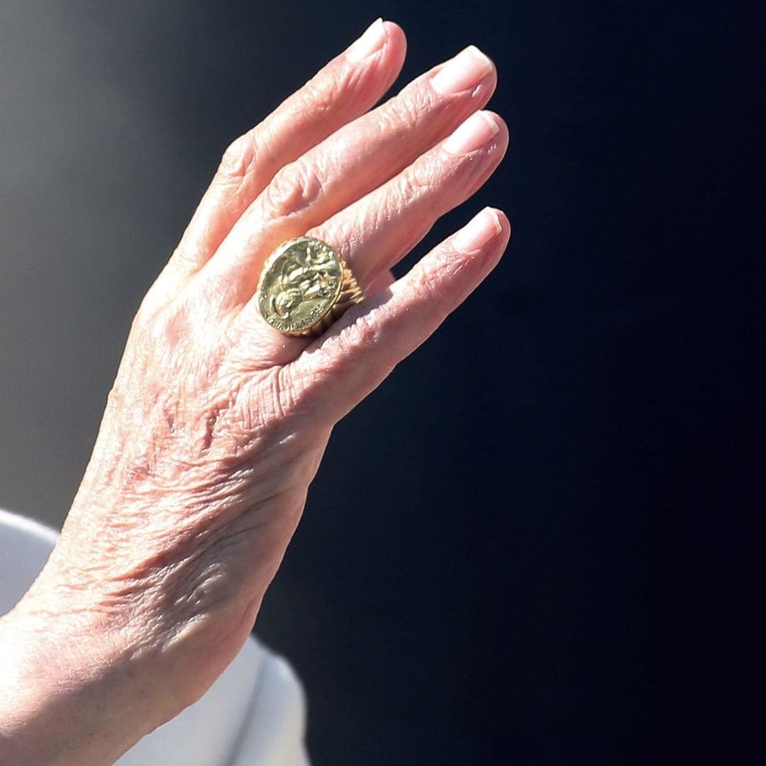 Benedict XVI's gilded gold ring