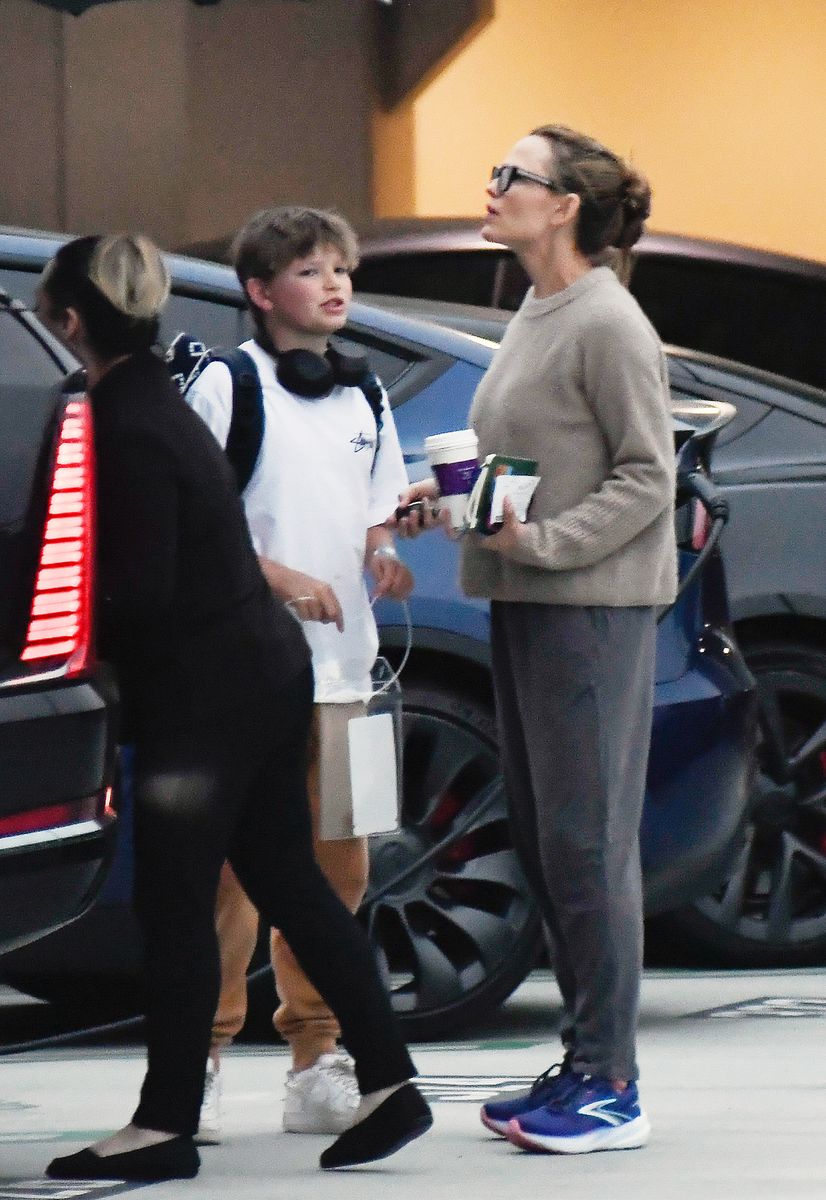 Ben Affleck and Jennifer Garner reunite in Los Angeles. The former couple were spotted picking up their son at LAX Airport. 
