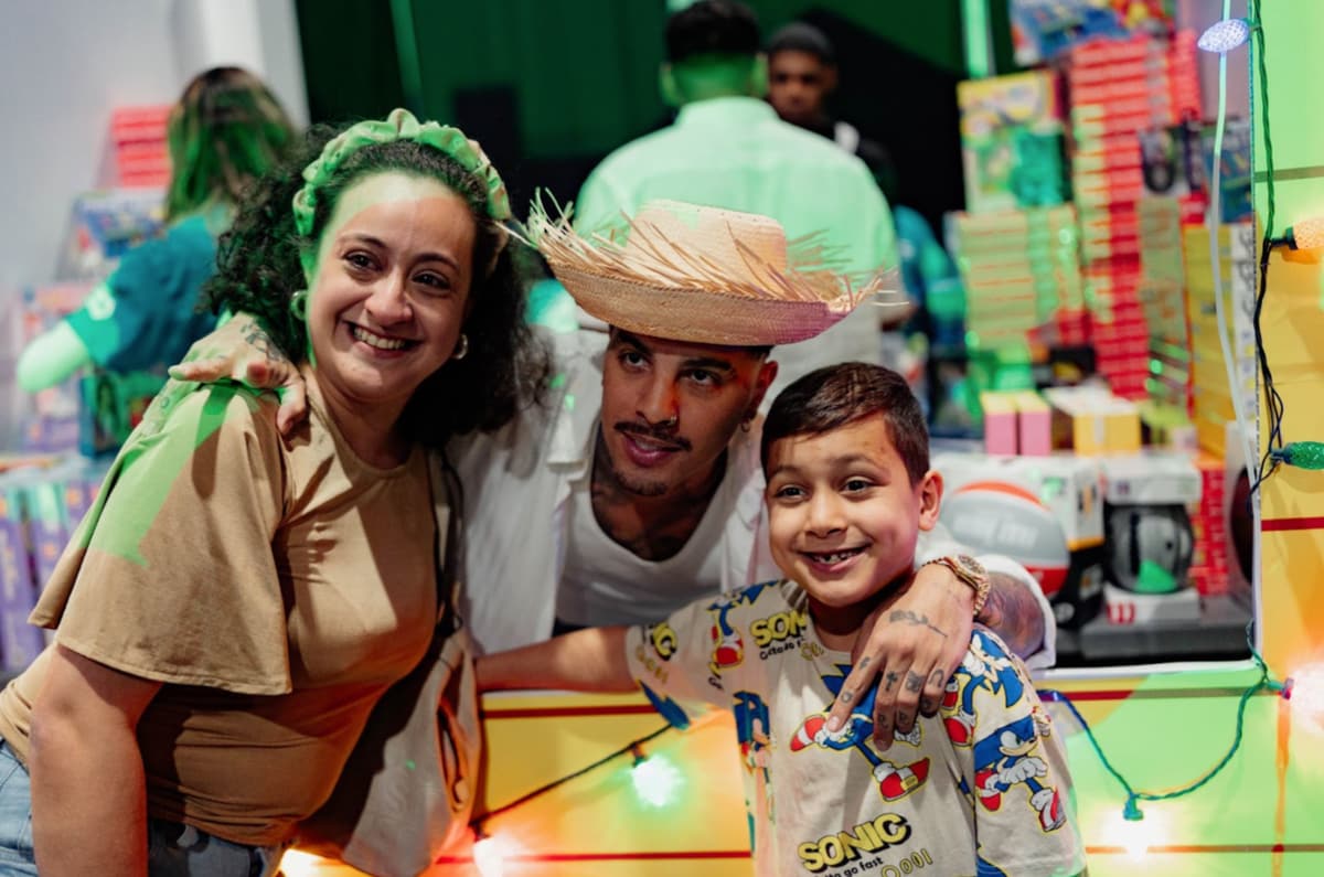 Rauw Alejandro at Regalos Pa’ Los Míos event 2025