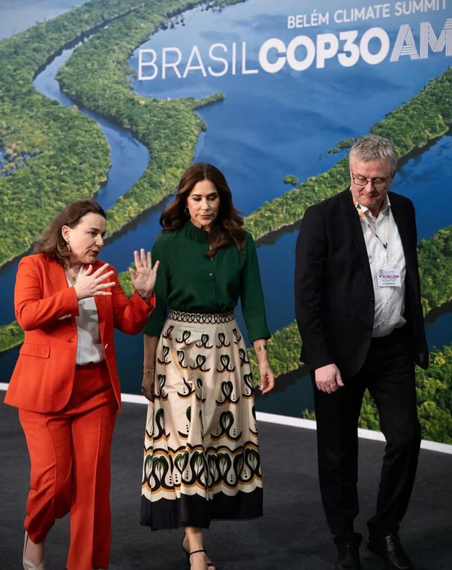 Later, in Pará, she switched back to classic Mary elegance for a meeting with the region’s governor, Helder Barbalho.