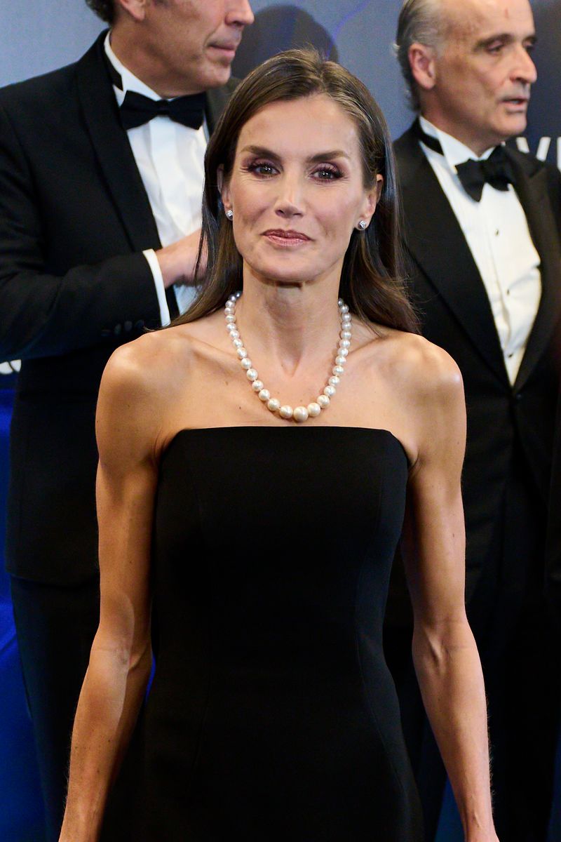 MADRID, SPAIN - JULY 08: Queen Letizia of Spain attends the 105th edition of the ABC Journalism awards at the Espacio ABC on July 08, 2025 in Madrid, Spain.  (Photo by Carlos Alvarez/Getty Images)