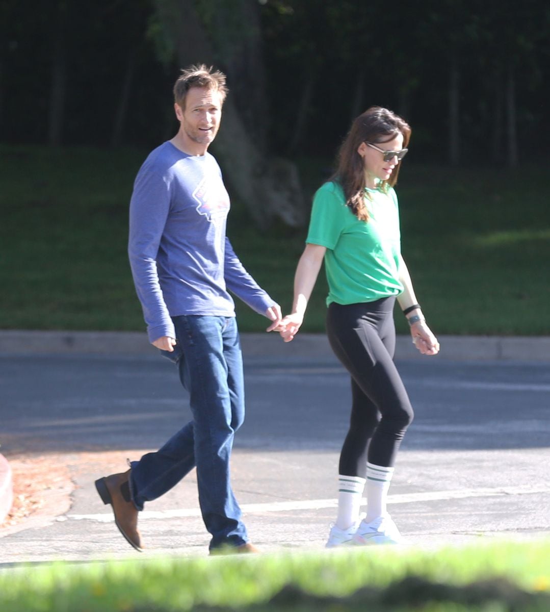Jennifer Garner enjoys Mother's Day with her boyfriend John Miller