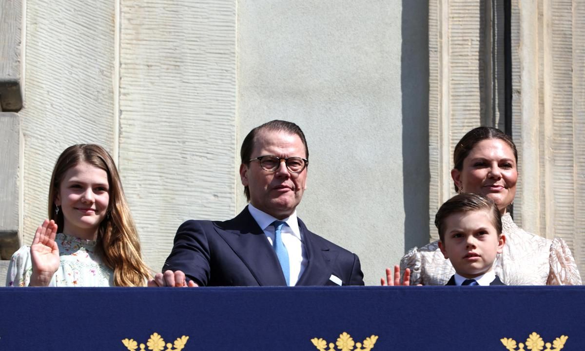 Brother-sister duo Prince Oscar and Princess Estelle waved from the balcony next to their parents, Prince Daniel and Crown Princess Victoria.