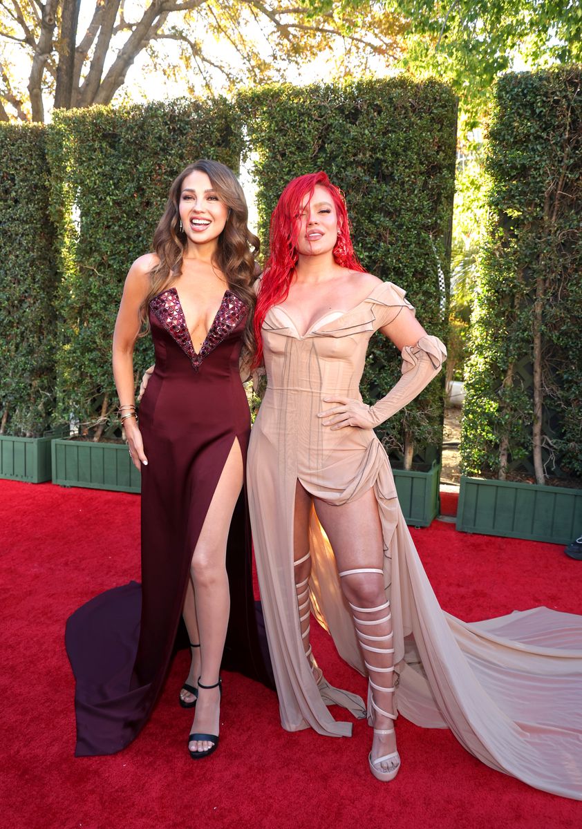  (L-R) Thalia and Karol G  attend The 23rd Annual Latin Grammy Awards at Michelob ULTRA Arena on November 17, 2022 in Las Vegas, Nevada. (Photo by Rodrigo Varela/Getty Images for The Latin Recording Academy)