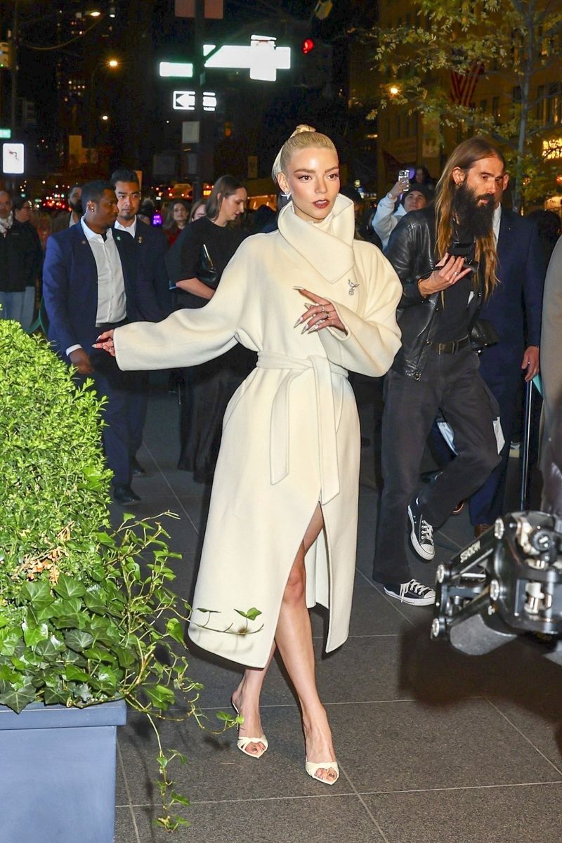 Dramatic Textures and Editorial Energy