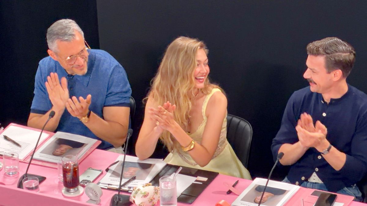 Photo © 2026 Backgrid/The Grosby Group
*EXCLUSIVE*
Miami, May 22, 2026.
Gigi Hadid was spotted attending a Victorias Secret event in Miami, Florida. The top model sported a babydoll dress over jeans for the open casting call event held at the Dadeland Mall today ahead of Miami Swim Week.
***
Gigi Hadid fue vista asistiendo a un evento de Victoria's Secret en Miami, Florida. La top model lució un vestido babydoll sobre jeans para el evento de casting abierto celebrado hoy en el Dadeland Mall antes de la Miami Swim Week.