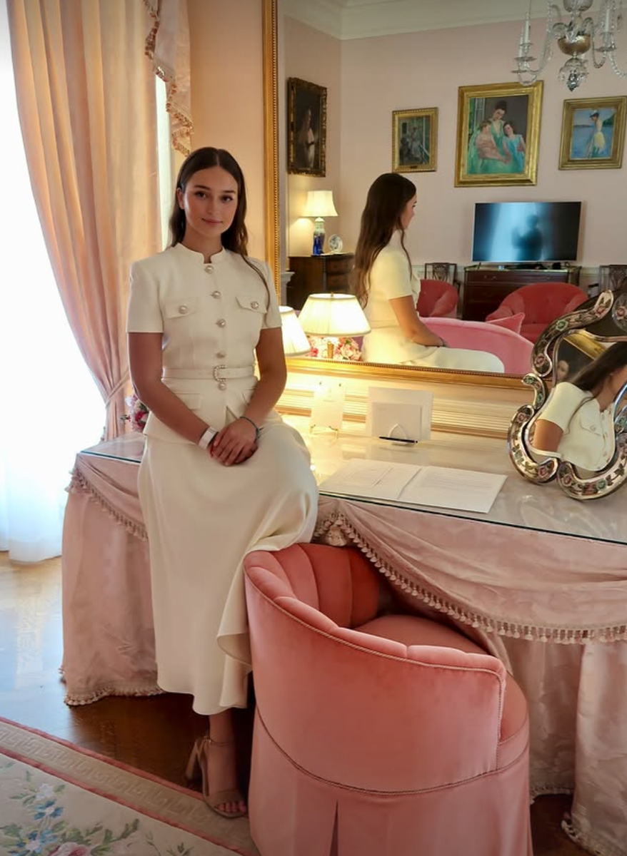 Arabella posed inside the White House in her polished monochromatic look before the day’s formal events.