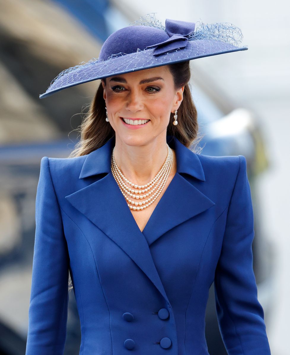 The Princess of Wales has frequently worn the Bahrain Pearl Drop Earrings for remembrance services and royal commemorations.