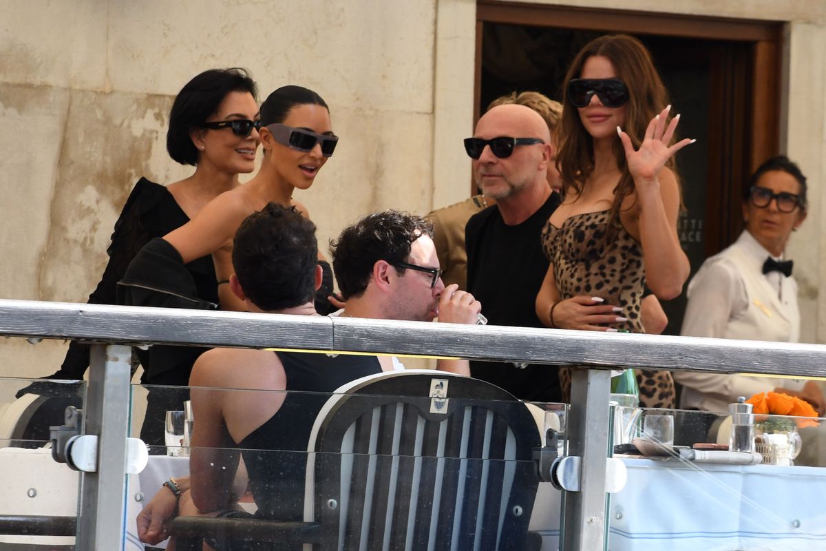 Kris Jenner, Kim Kardashian, Orlando Bloom, Domenico Dolce and Khloe Kardashian greeting each other on their arrival to Venice