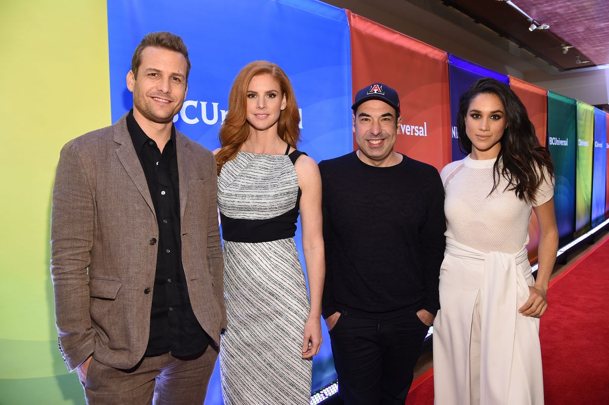 (l-r) Gabriel Macht, Sarah Rafferty, Rick Hoffman, Meghan Markle from "Suits"