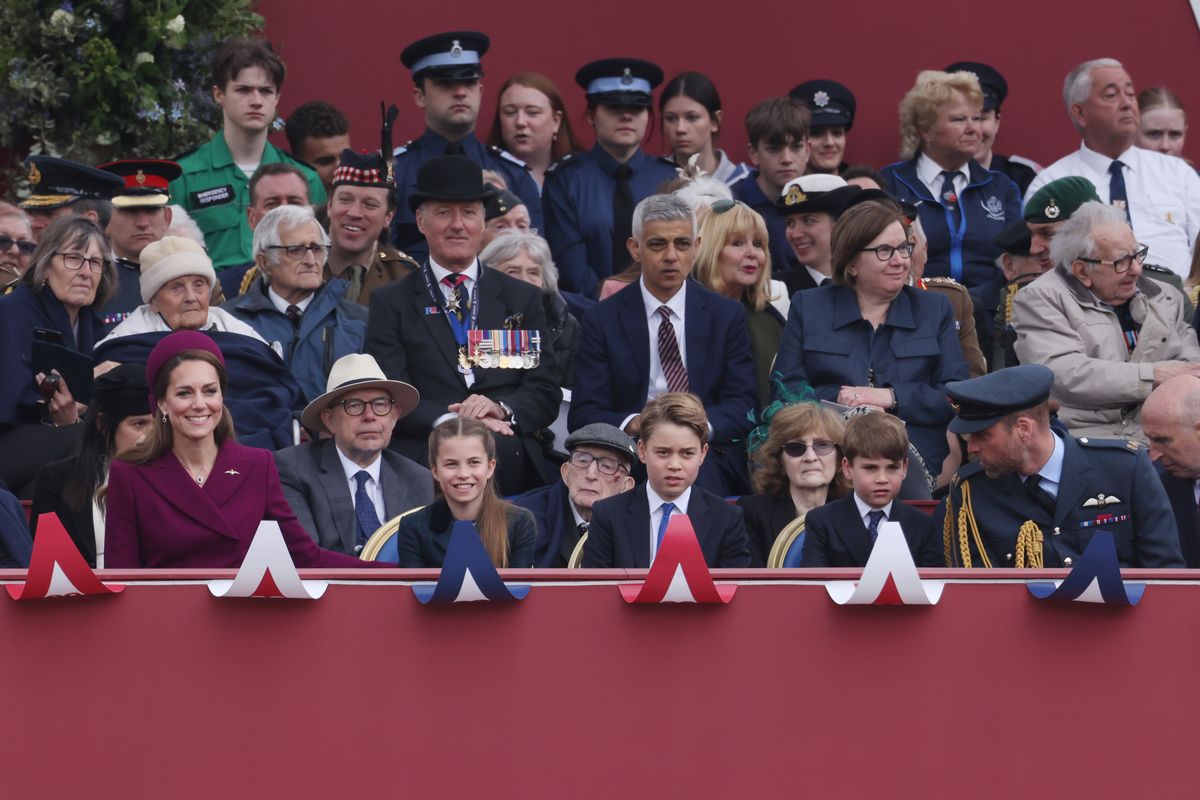 LONDON, ENGLAND - MAY 05:  (L-R) Catherine, Princess of Wales, Princess Charlotte, Prince George, Prince Louis and Prince William, Prince of Wales attend to watch the military procession for the 80th anniversary of VE Day, in honour of those who served during the Second World War, at Buckingham Palace on May 5, 2025 in London, England. The King and Queen, joined by Members of the Royal Family, will take part in events from May 5th to May 8th to commemorate the 80th anniversary of VE Day, which signalled the end of the Second World War in Europe. (Photo by Neil Mockford/GC Images)