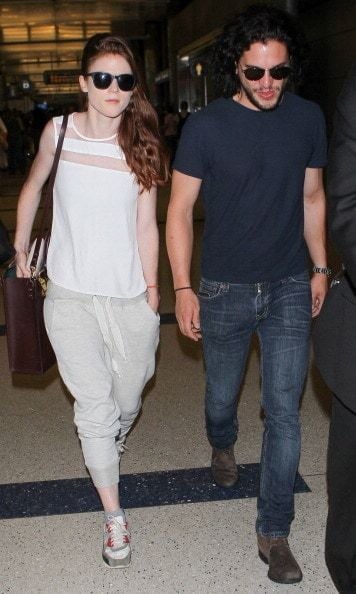 kit-harington-rose-leslie-airport.jpg