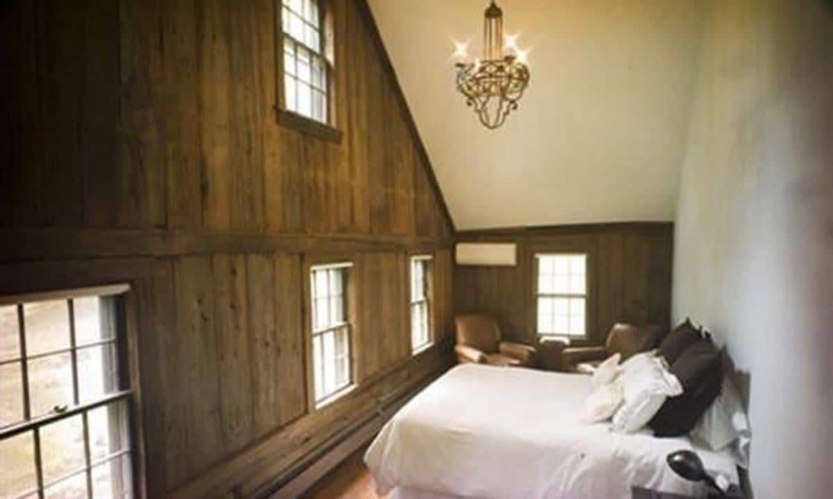 Zoe Kravitz buys historic retreat for $1.45 million
