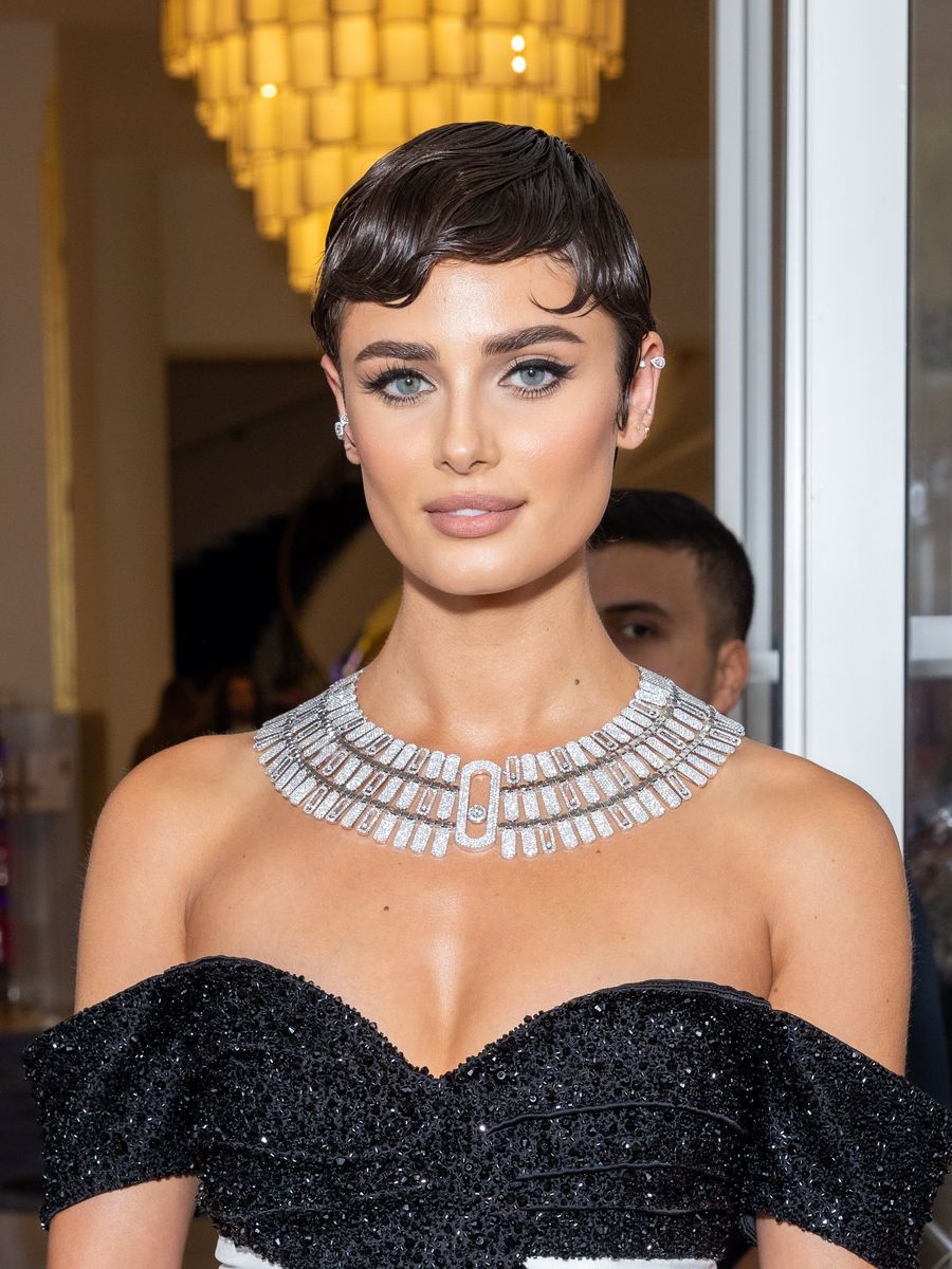 Pixie Cut: Bold, fresh, and effortlessly chic.