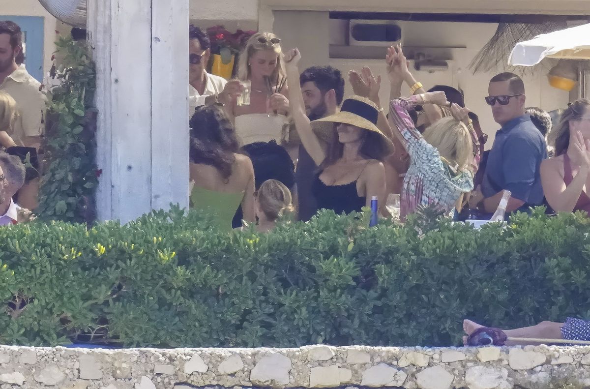 Sanchez Bezos enjoyed her day by dancing at a beach front restaurant