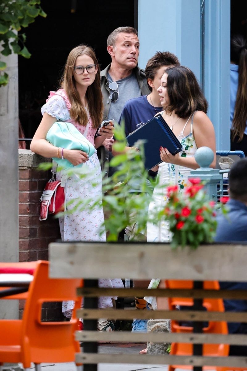 Ben Affleck steps out with daughters Violet and Fin days after his ...