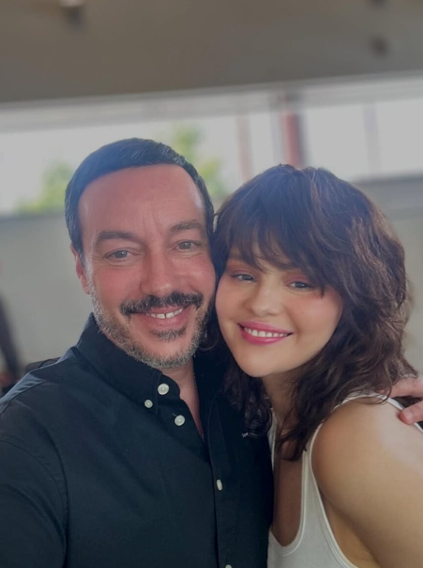 Selena's hair transformation was created by celebrity stylist Orlando Pita