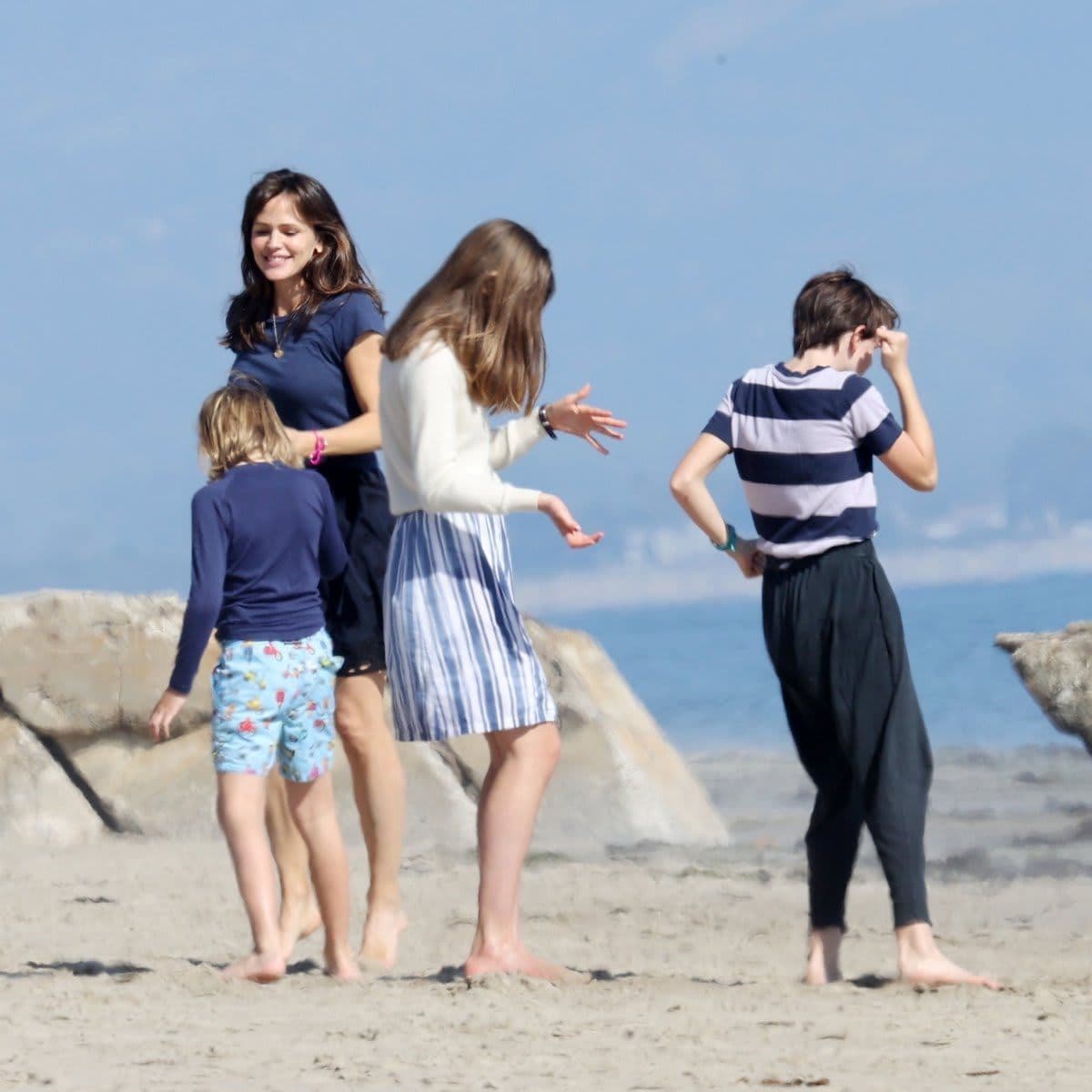 Jennifer Garner creates memories with her kids in a fun family photo shoot at the beach