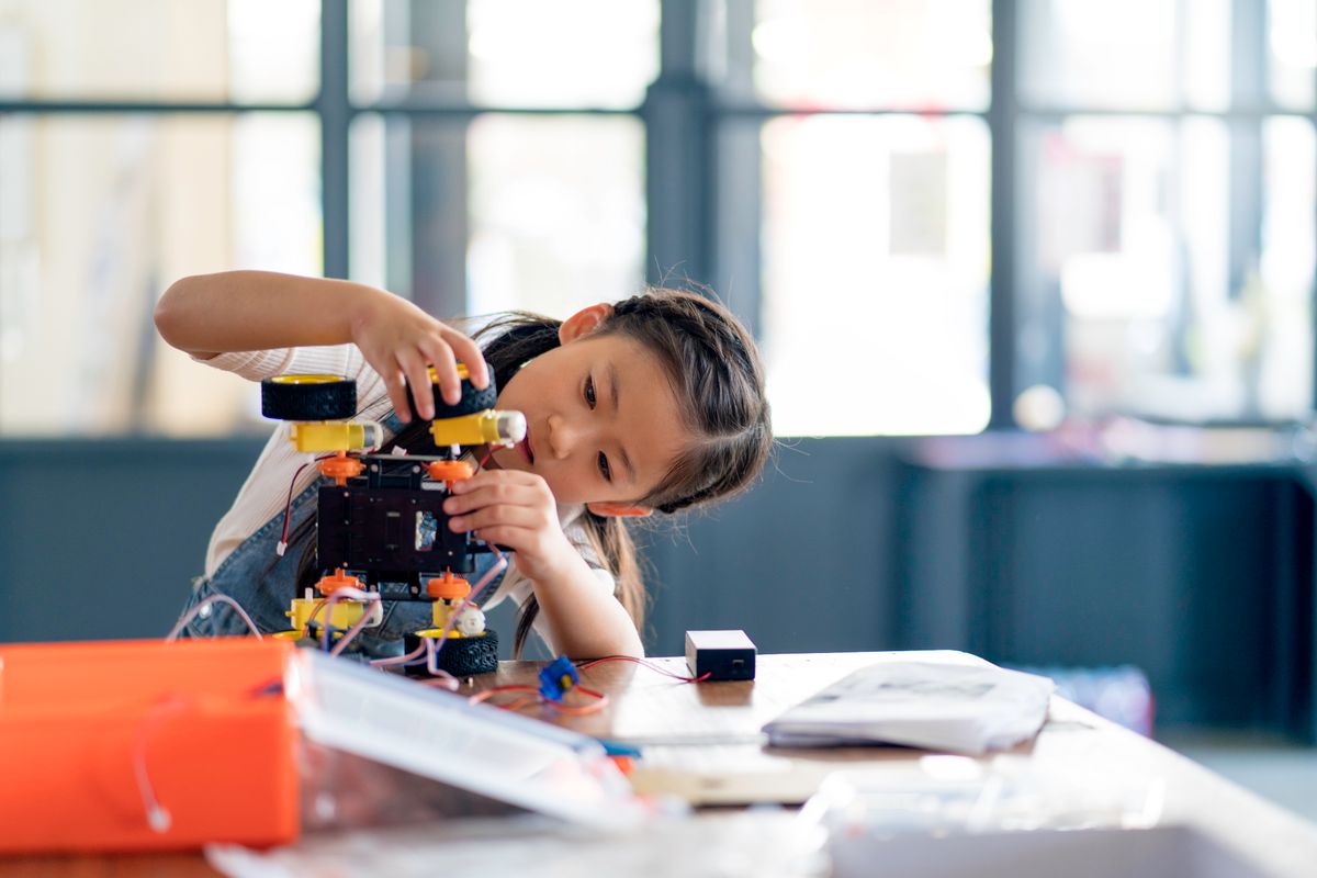Real-world alternatives to screens include cook together, toy rotation, and more.