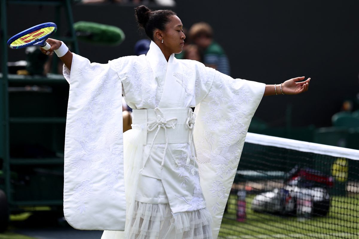 TOPSHOT - Japan's Naomi Osaka warms up ahead of her women's singles first round tennis match on the first day of the 2026 Wimbledon Championships at The All England Lawn Tennis and Croquet Club in Wimbledon, southwest London, on June 29, 2026. (Photo by Henry NICHOLLS / AFP via Getty Images) / RESTRICTED TO EDITORIAL USE
