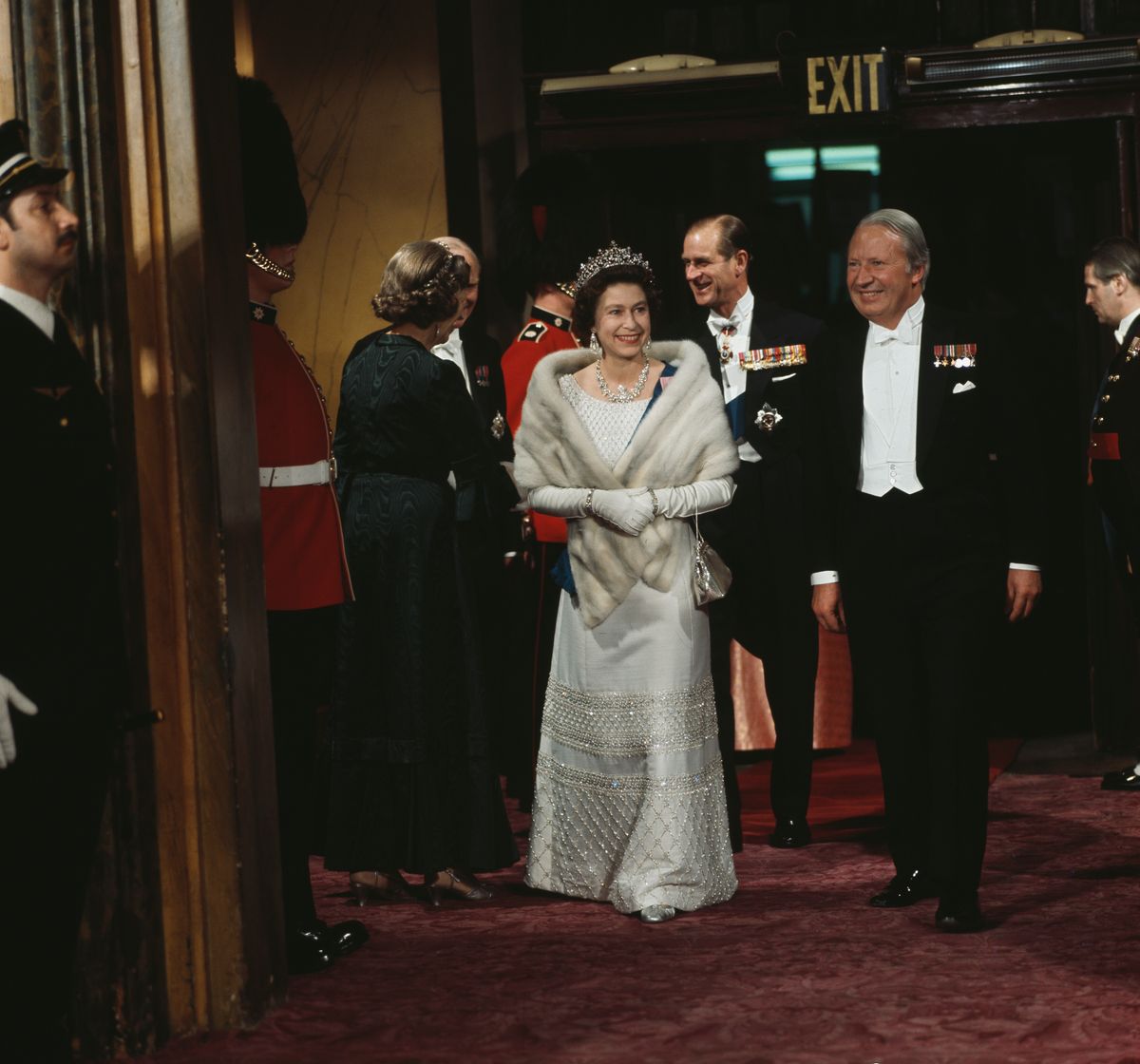 Pictured with Prime Minister Edward Heath, the queen reportedly borrowed a friend’s family tiara after her own broke on the way to the event.