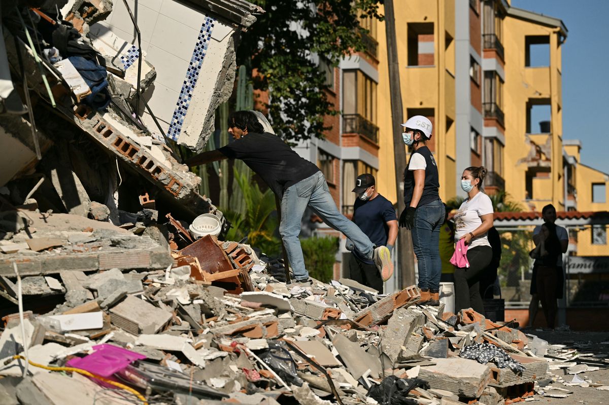 Colombian volunteers and rescuers cleared rubble with their bare hands to search for survivors early on August 11 after the country's strongest earthquake in a decade