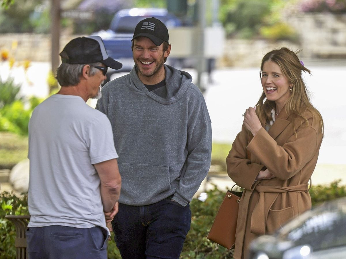 Brolin, Pratt and Schwarzenegger shared a laugh as they ran into each other in Los Angeles