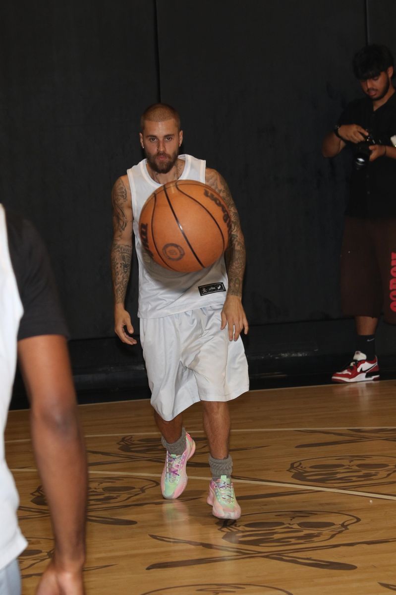 
Justin Bieber is spotted playing basketball at The League in Los Angeles. 