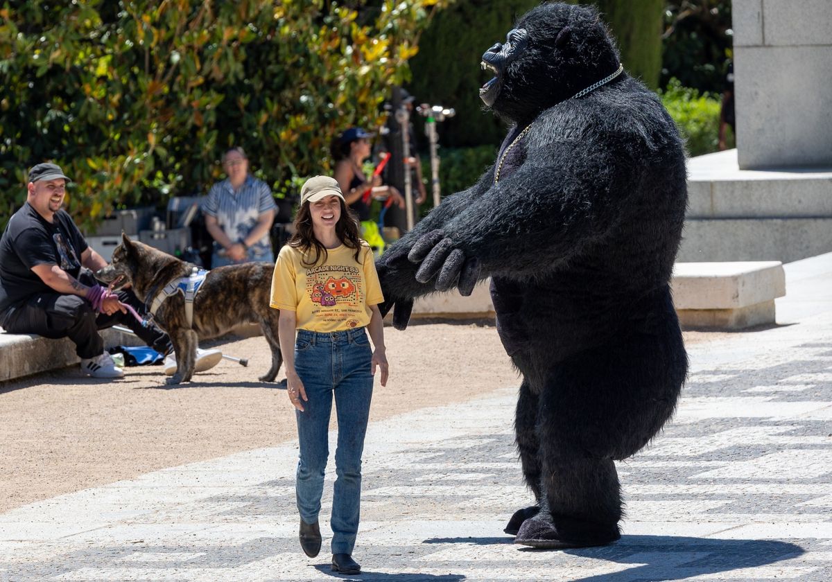 Ana de Armas seen filming scenes in the city of Madrid, Spain.