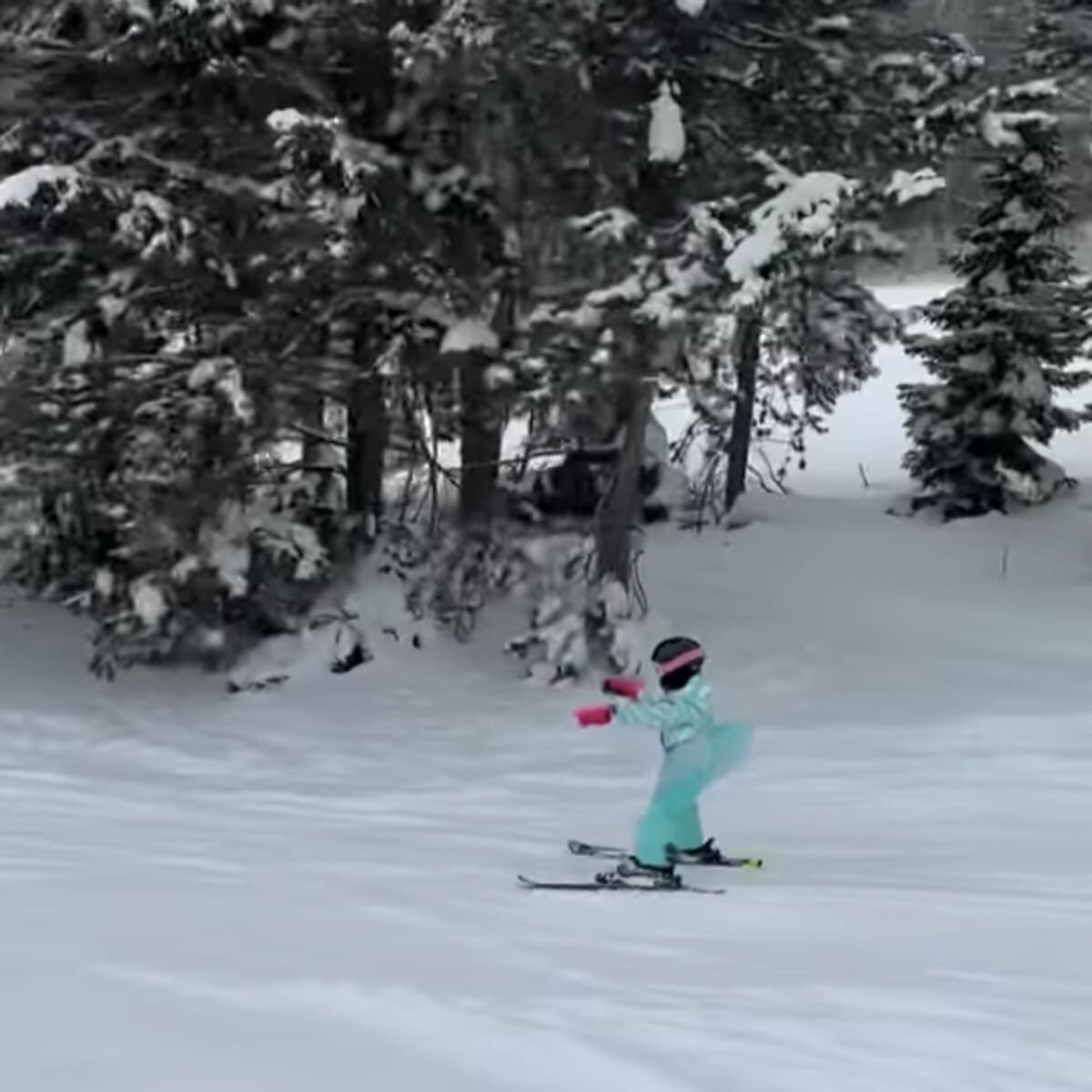 Vanessa Bryant kids learn how to ski