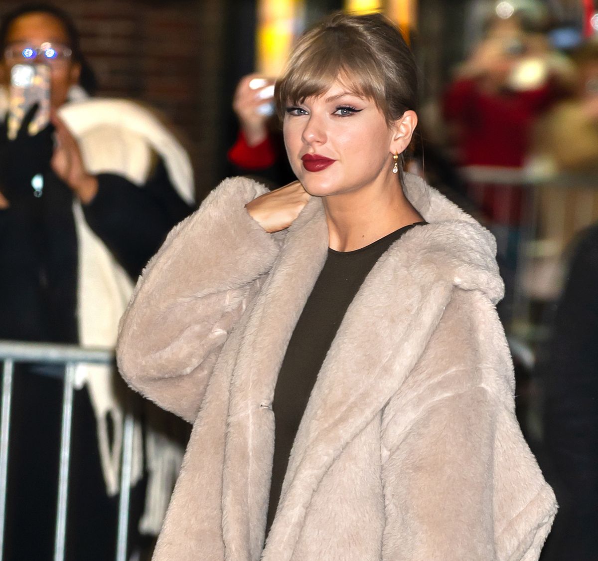 Taylor Swift is now married to Travis Kelce