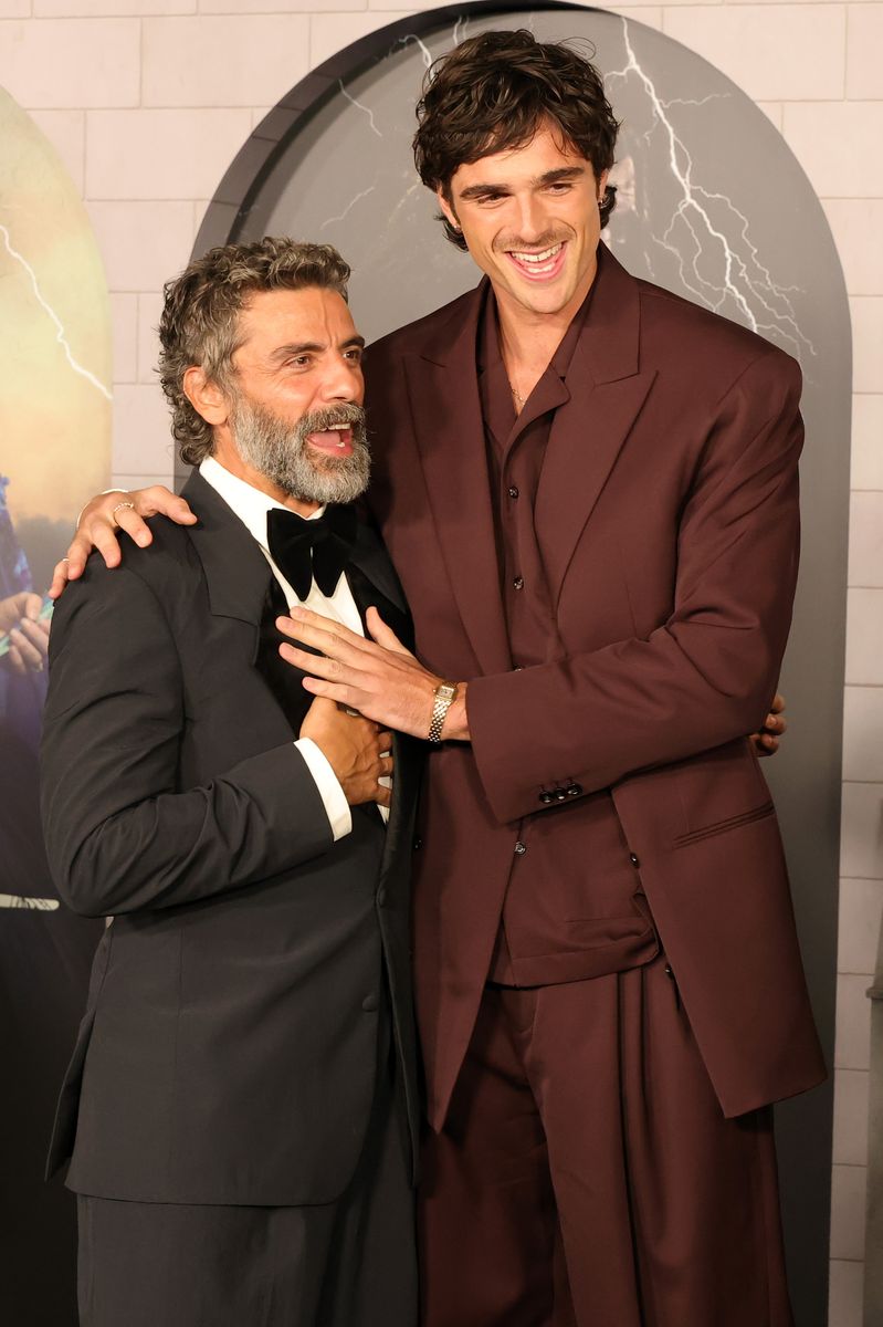  Oscar Isaac and Jacob Elordi attend the Los Angeles premiere of Netflix's "Frankenstein" 