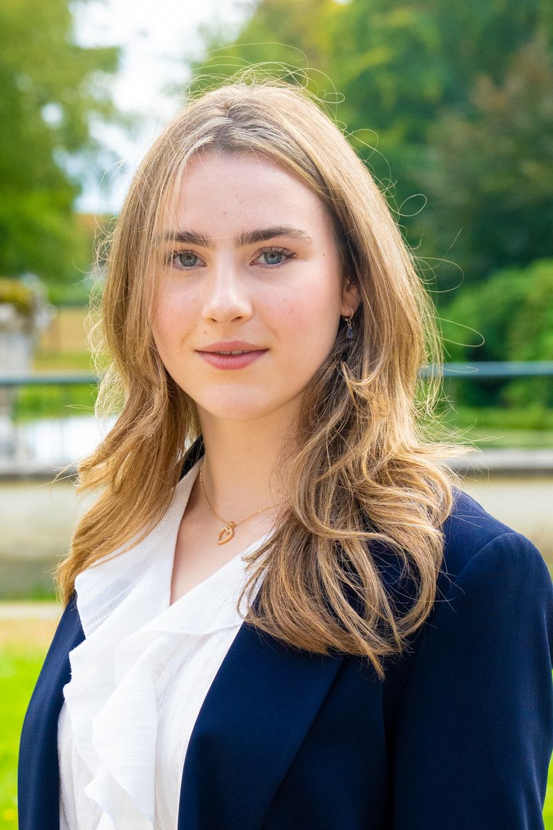 Rosa van Leeuwen takes on the role of Princess Catharina-Amalia, the eldest daughter of King Willem-Alexander and Queen Máxima.