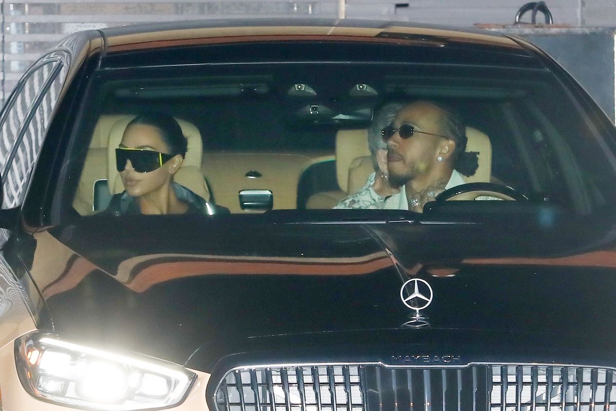Foto © 2026 Backgrid/The Grosby Group EXCLUSIVO PREMIUM Los Ángeles, CA 27 DE MAYO DE 2026 Kim Kardashian y su novio, Lewis Hamilton, fueron vistos saliendo del restaurante Nobu con sus madres y los hijos de Kim, Saint, Chicago y Psalm. Scott Disick también estaba en el mismo restaurante con sus hijos en ese momento celebrando su cumpleaños, pero en mesas separadas de Kim y Lewis.**** Kim Kardashian y su novio Lewis Hamilton fueron vistos saliendo del restaurante Nobu junto a sus madres y los hijos de Kim, Saint, Chicago y Psalm.  Scott Disick también se encontró en el mismo restaurante celebrando su cumpleaños con sus hijos, aunque en mesas separadas de Kim y Lewis.