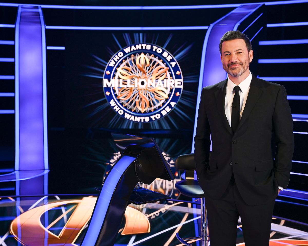 Previous million-dollar winners include Matt Damon and Ken Jennings, Ike and Alan Barinholtz, plus Oscar Nuñez and Kate Flannery.